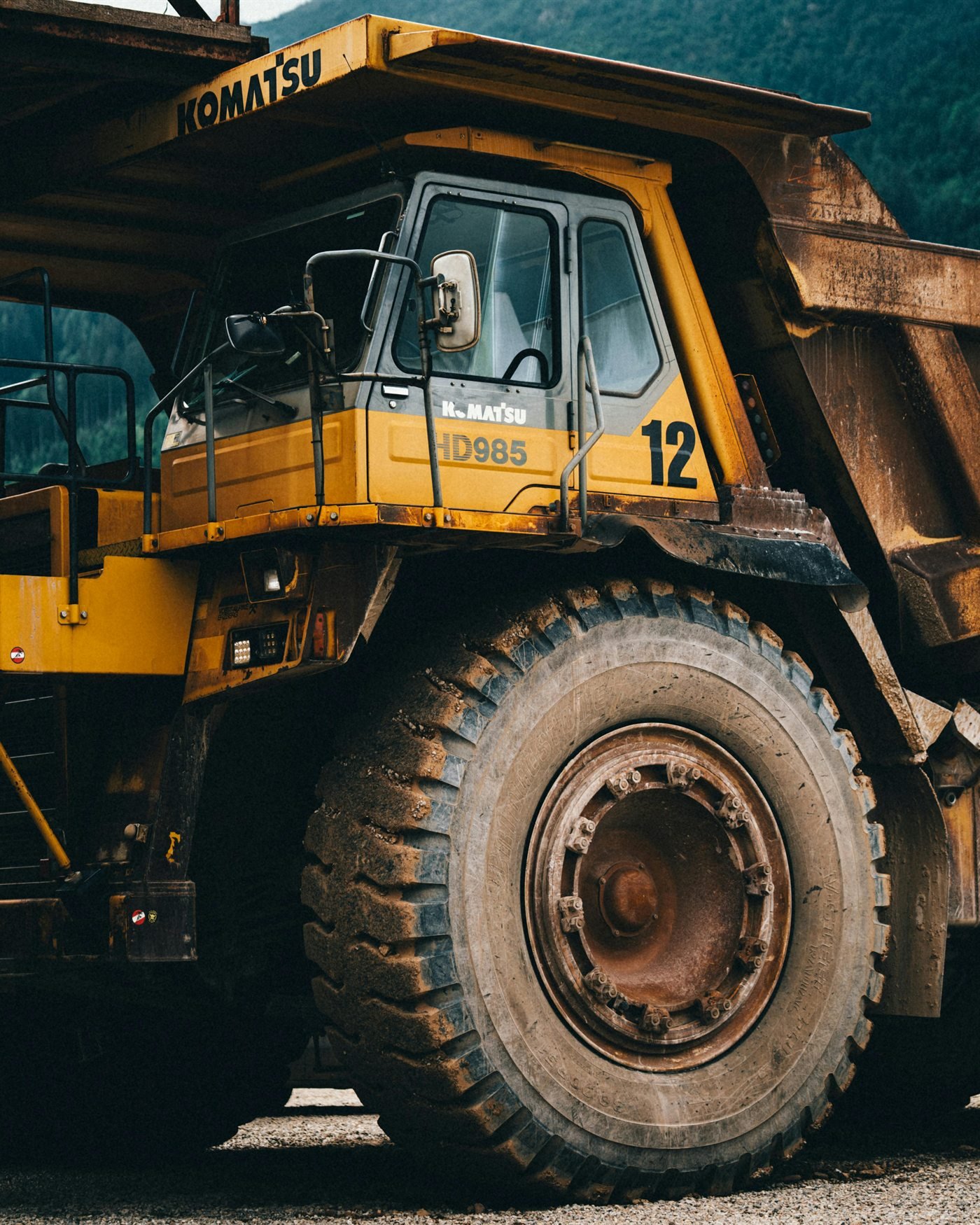 Heavy industrial machine rendered as an immersive 3D sales experience