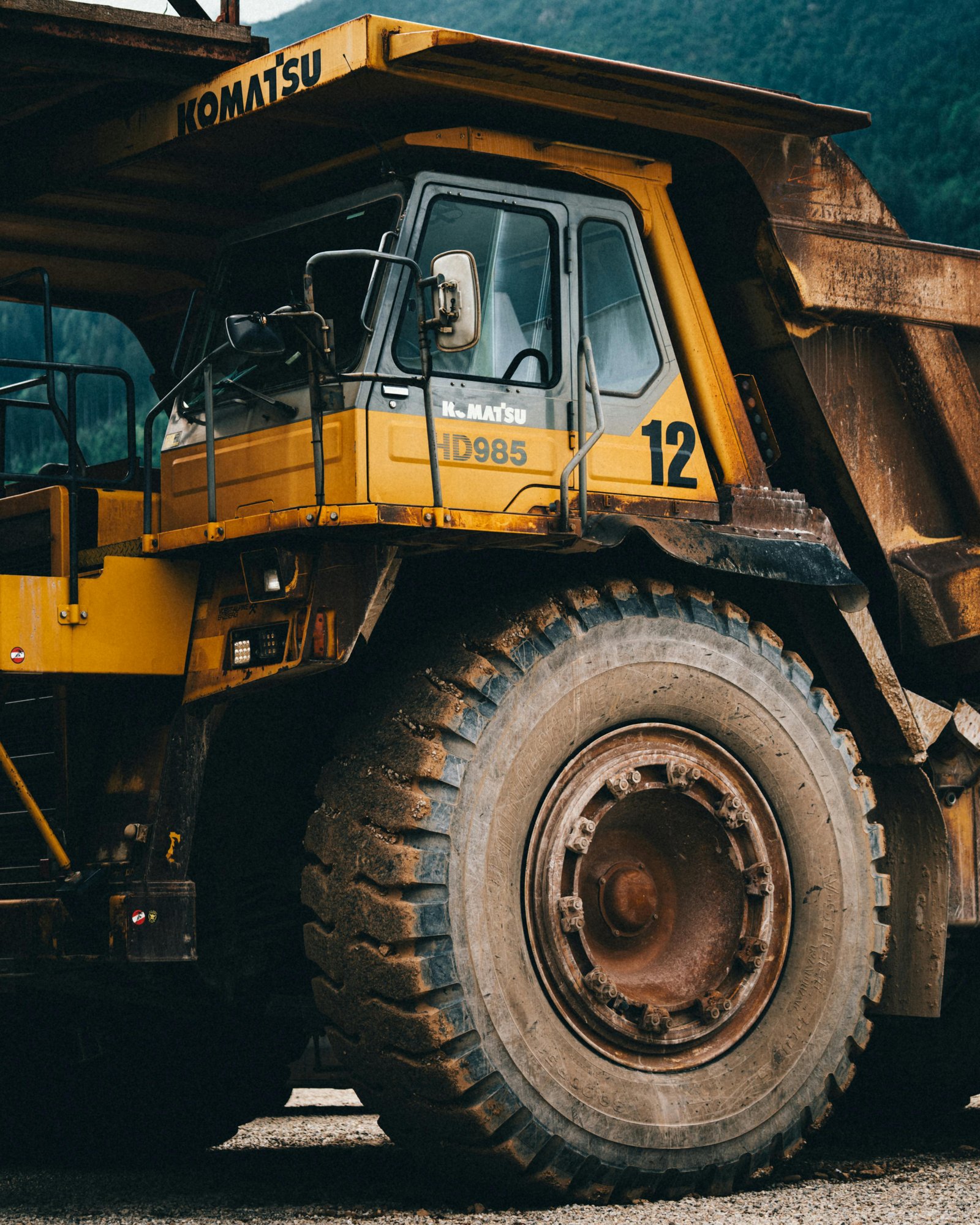 Heavy machines and industrial vehicles